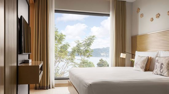 One Bedroom Suite Ocean Coral Lounge